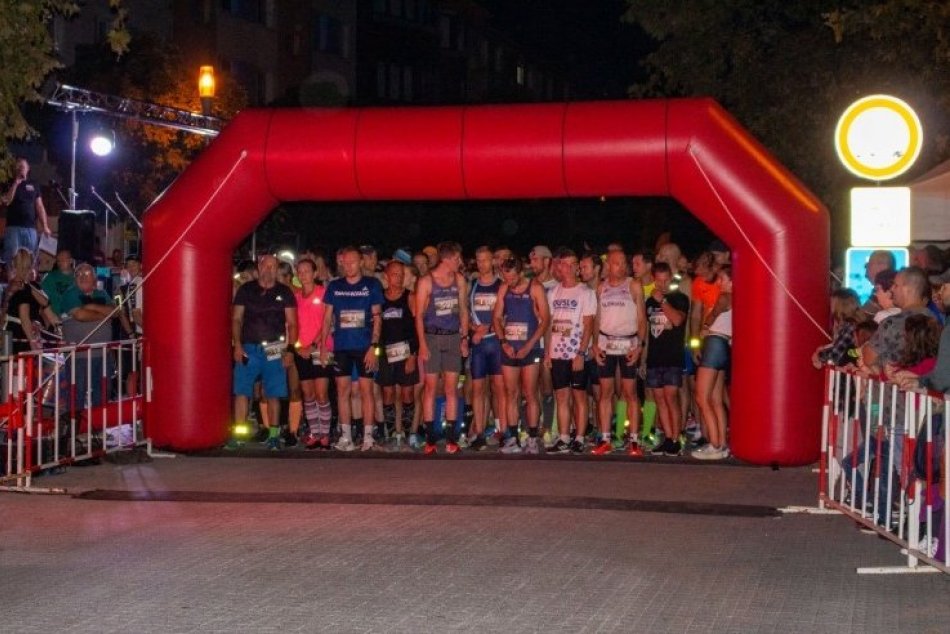 Ilustračný obrázok k článku Milovníci športu, obúvajte tenisky: Šaľa ožije 9. ročníkom nočného behu