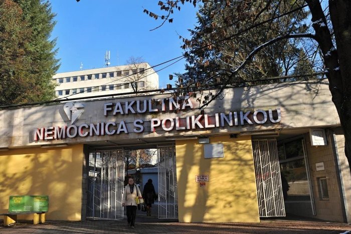 Ilustračný obrázok k článku V žilinskej nemocnici pribúdajú COVID pacienti: Na lôžkach končia aj mladší ľudia