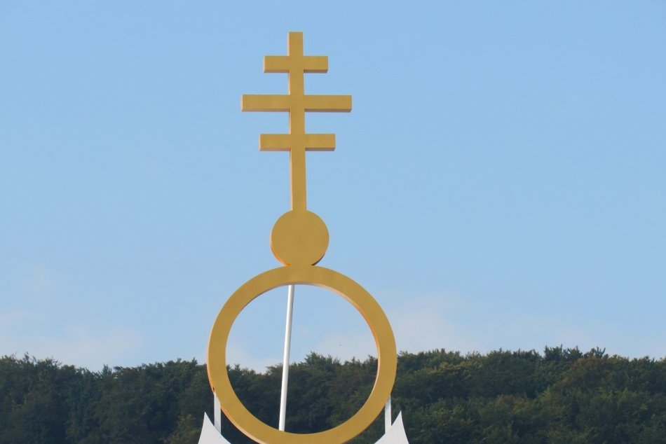 Ilustračný obrázok k článku Pápeža v Prešove privítajú chlebom a soľou: Trón vyrobil Miroslav z Davidova