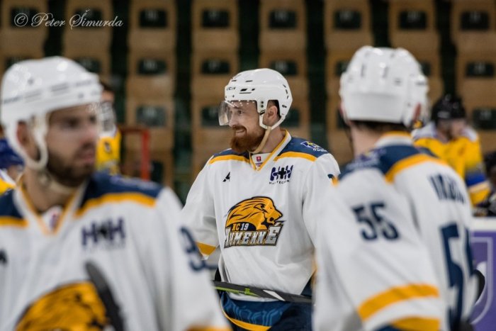 Ilustračný obrázok k článku Štartuje Slovenská hokejová liga: Na fanúšikov čaká aj Nasťa Kuzminová