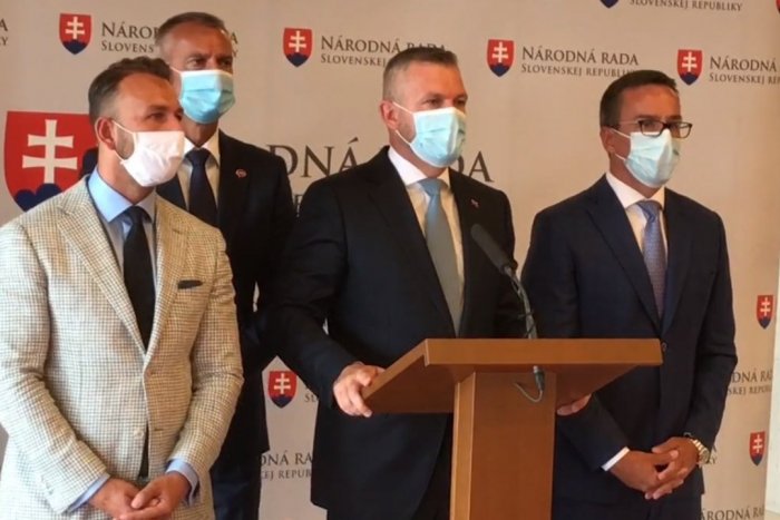 Ilustračný obrázok k článku Tvrdá reakcia Hlasu na prelomené VETO: Štátna správa na Slovensku bude úplne spolitizovaná