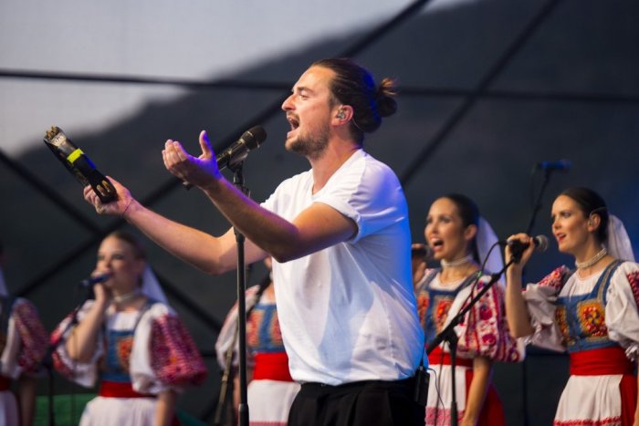 Ilustračný obrázok k článku Billy Barman zahrá pri stromoradí: Pred koncertom má kapela obavy z nástrah v Prešove!