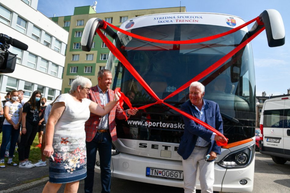 Ilustračný obrázok k článku Cyklistická legenda zavítala do Trenčína: Podpora pre športovú školu, FOTO