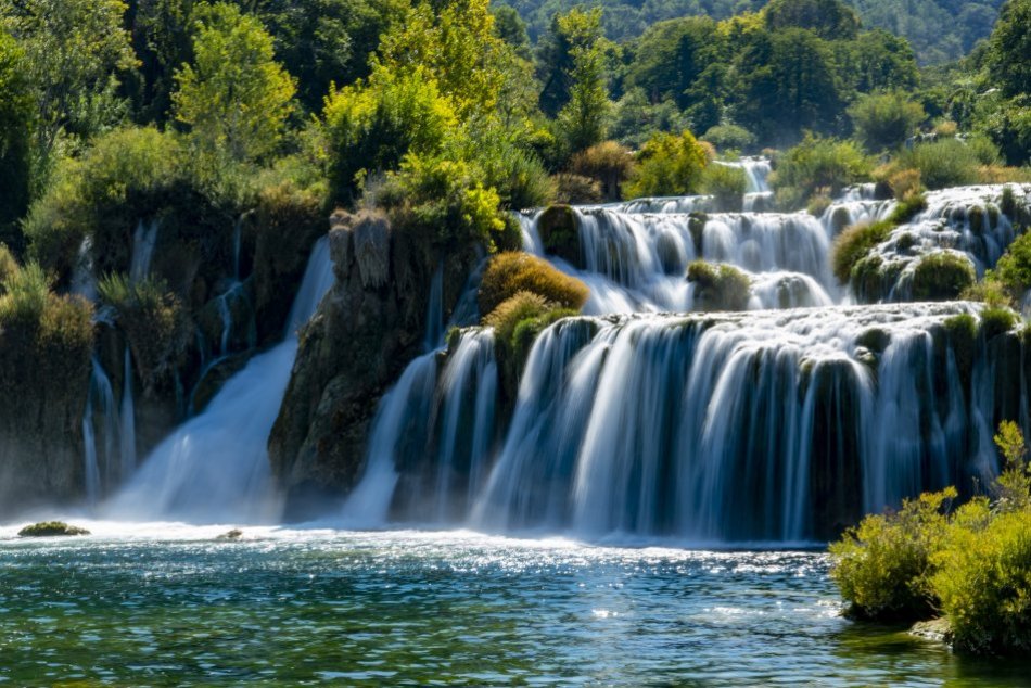 Ilustračný obrázok k článku Návšteva Plitvických jazier sa PEKELNE predraží! Za vstup zaplatíte DESIATKY eur