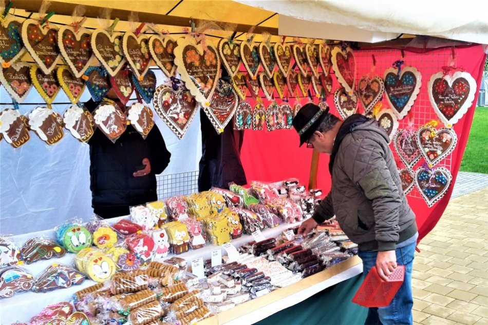 Ilustračný obrázok k článku Považskobystrický jarmok na FOTO a VIDEO: Prehľad vystúpení, kde pustia len OTP