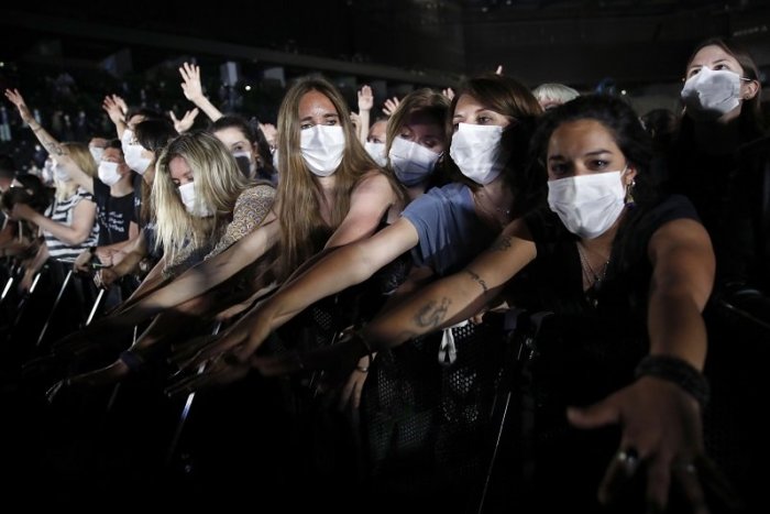 Ilustračný obrázok k článku Bratislavčania, odštartovalo veľké UVOĽNENIE opatrení: Koncert či bazén si užijú aj NEZAOČKOVANÍ