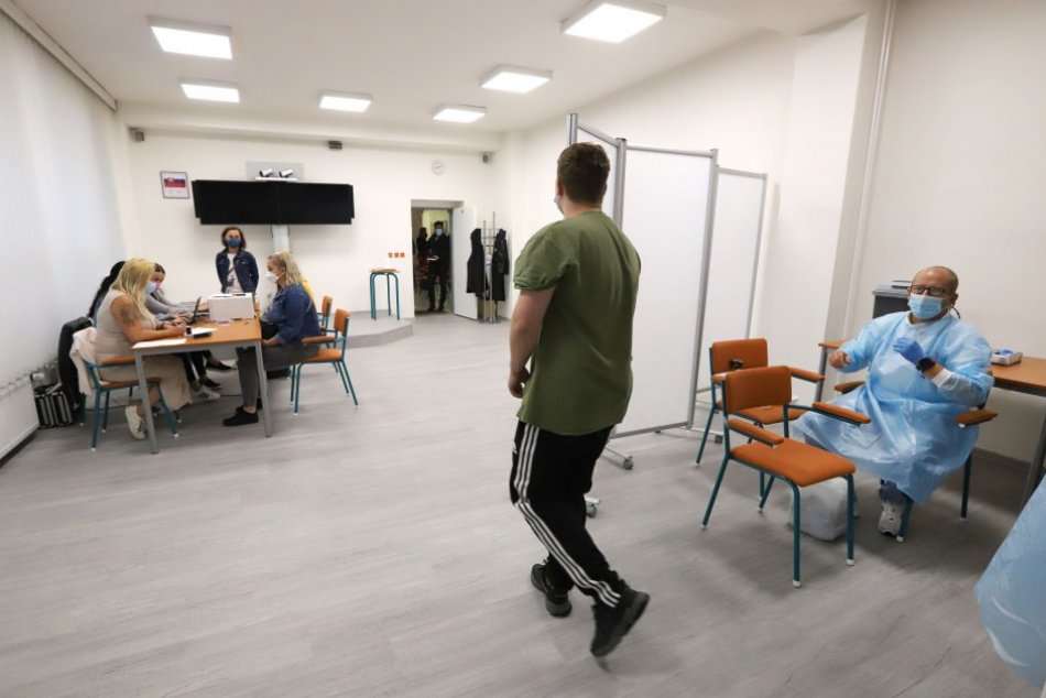 Ilustračný obrázok k článku Spúšťa sa očkovanie študentov priamo na školách v Michalovciach, Sobranciach i Kapušanoch