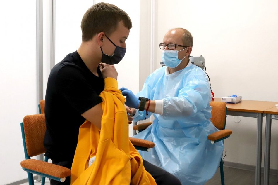 Ilustračný obrázok k článku Všetky vysoké školy v meste spustili očkovanie: Študenti majú na výber z DVOCH vakcín