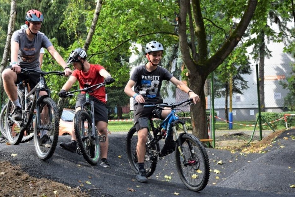 Ilustračný obrázok k článku V Zámkoch slávnostne otvoria pumptrackovú dráhu: Pripravená je aj SÚŤAŽ