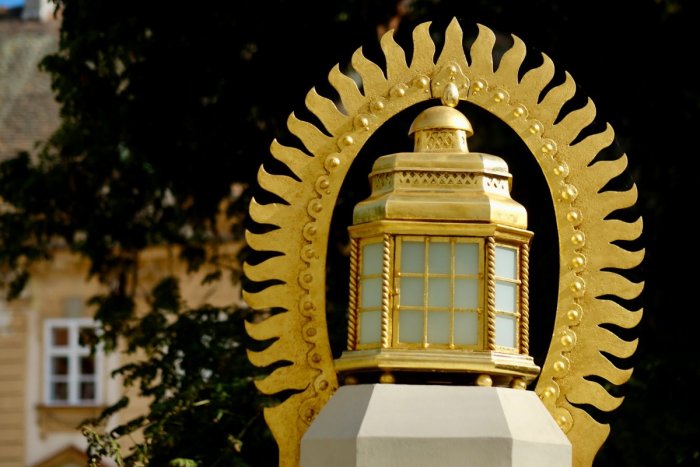 Ilustračný obrázok k článku Nostalgia starých čias: V centre Bratislavy rozsvietili nádherné historické lampáše