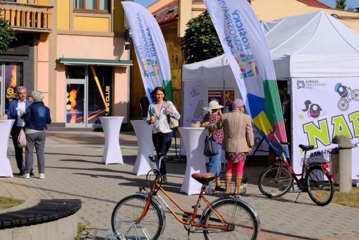 Ilustračný obrázok k článku Vyťahujte bicykle: Cestou do práce či školy vás odmenia raňajkami
