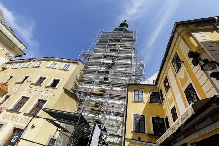 Ilustračný obrázok k článku Bratislava je v napätí: Čo odhalí tajomná ČASOVÁ schránka zo sochy z Michalskej veže?