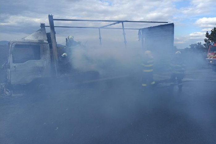 Ilustračný obrázok k článku POZOR! Na D1 horí nákladné auto, diaľnica je v jednom smere UZAVRETÁ + FOTO