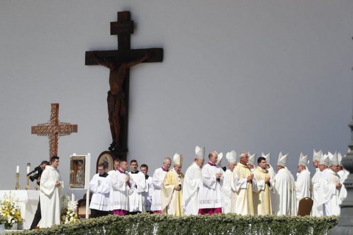 Ilustračný obrázok k článku Boli na omši s pápežom: Covid majú dvaja zaočkovaní biskupi, každý má iný priebeh choroby!