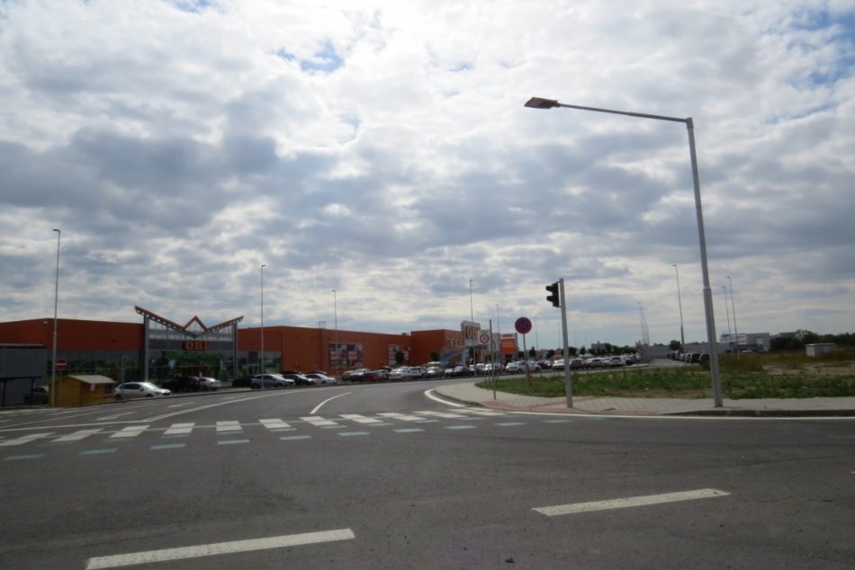 Ilustračný obrázok k článku V Michalovciach otvorili nové obchodné centrum: Pozrite si prvé zábery