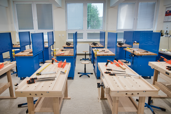 Ilustračný obrázok k článku Dýchajú novotou: Žiaci na škole Československej armády v Prešove majú jedinečné učebne