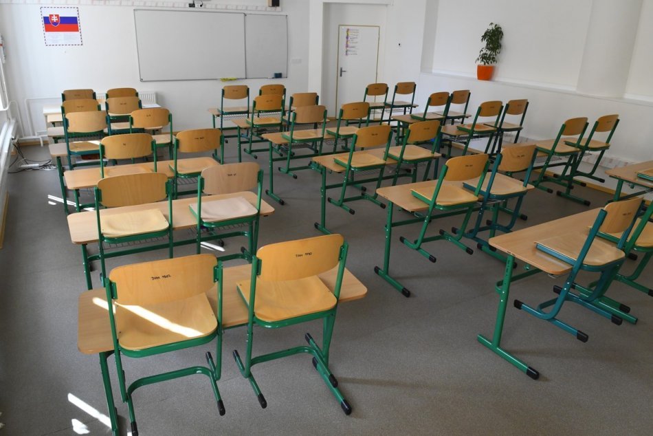 Ilustračný obrázok k článku Koronavírus robí problémy: Už 2 zvolenské školy prešli na dištančnú formu výučby