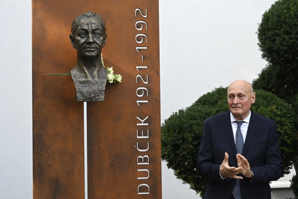 Ilustračný obrázok k článku Smutná správa: Zomrel známy lekár Pavol Dubček, syn Alexandra Dubčeka