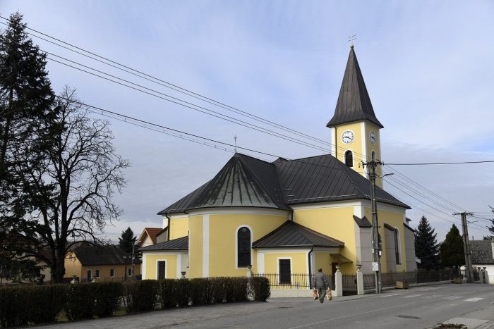 Ilustračný obrázok k článku Ráz Trenčianskej Turnej sa zmení: Asfalt nahradia zelené plochy