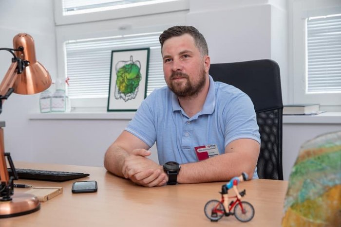 Ilustračný obrázok k článku Stále VÁHATE? Primár Kulkovský ukázal VAROVNÝ snímok pľúc neočkovaného pacienta