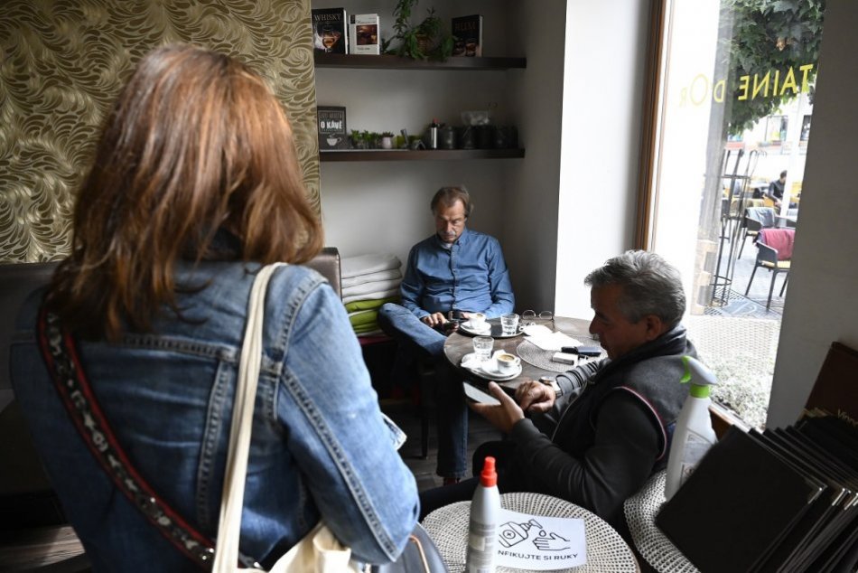 Ilustračný obrázok k článku Trenčín má naďalej ČERVENÚ: ZOZNAM opatrení, ktoré platia v celom okrese