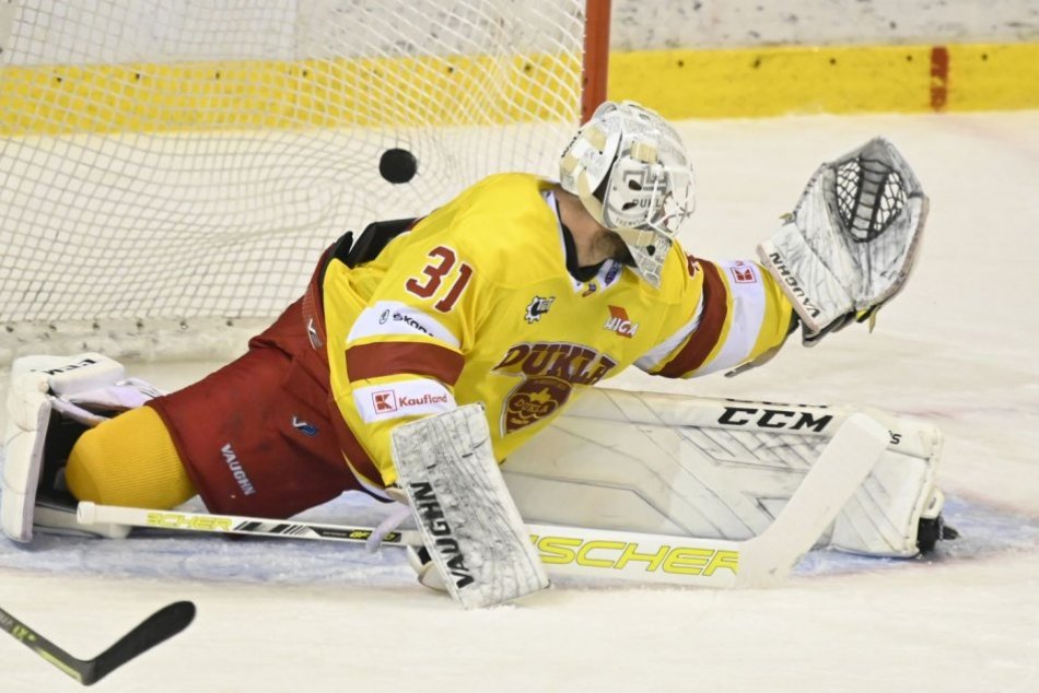 Ilustračný obrázok k článku Nováčik rýchlo vyhnal Valenta z bránky: Finiš Trenčanov prišiel neskoro