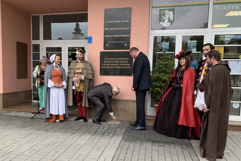 Ilustračný obrázok k článku Symbol histórie Prievidze spojenej s Magna Via osadili pred mestským domom, FOTO