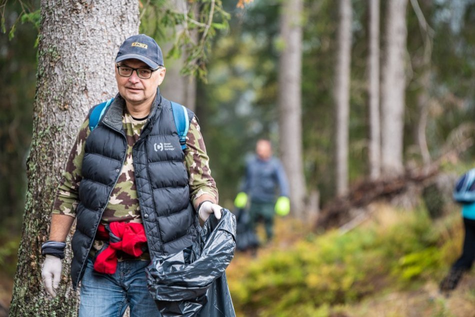 Ilustračný obrázok k článku FOTO: Veľké jesenné upratovanie pod Chopkom, dobrovoľníci prišli aj z ďaleka