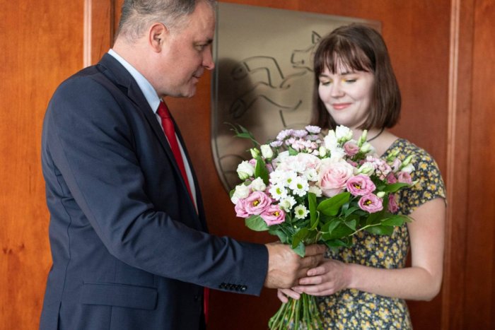 Ilustračný obrázok k článku HRDINKA pri dopravnej nehode v Ružinove: Študentka zachránila život mladej žene