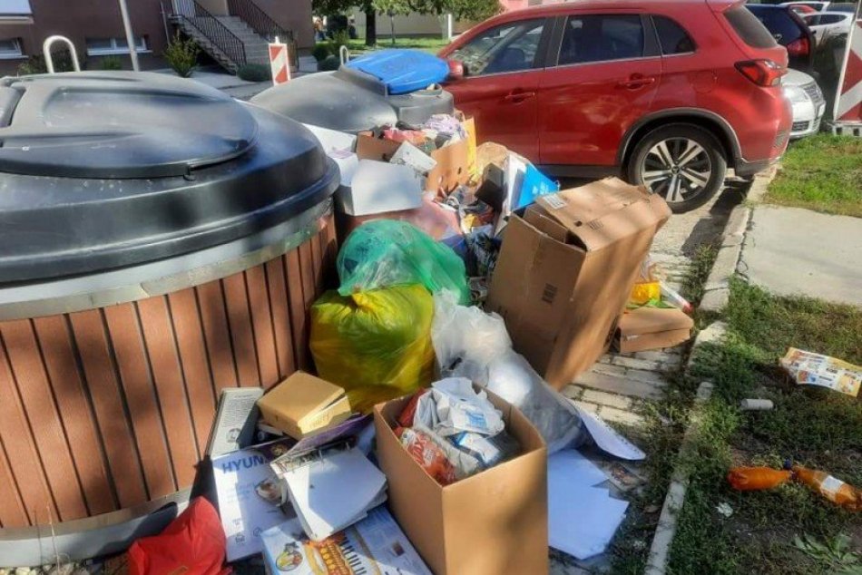 Ilustračný obrázok k článku Pri prázdnych kontajneroch vzniklo smetisko: Zasiahli nahnevaní obyvatelia, FOTO