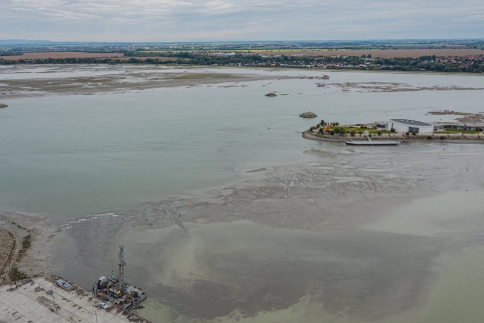 Ilustračný obrázok k článku FOTO: Hladina Dunaja je v týchto dňoch poriadne nízka. Aký je dôvod?