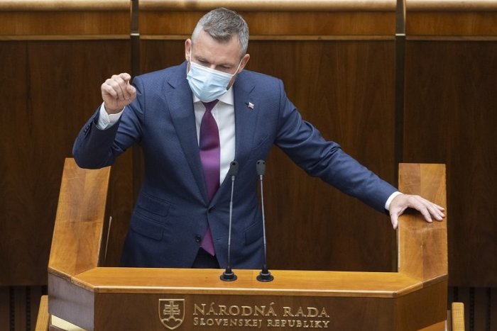 Ilustračný obrázok k článku Vláda prijala krágľovací zákon! V štátnej správe vás vyhodia bez udania dôvodu