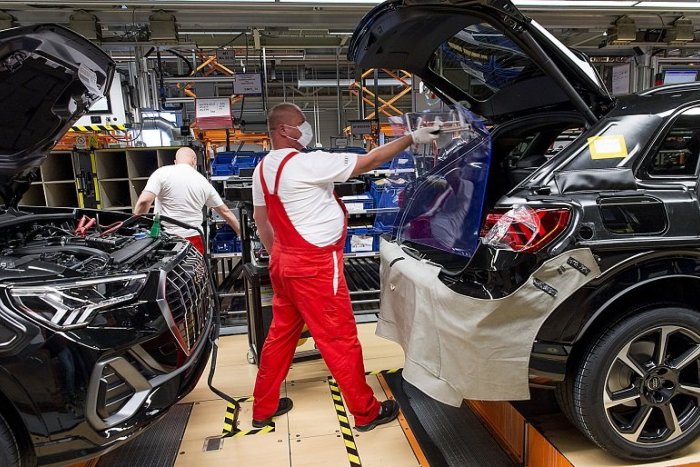 Ilustračný obrázok k článku Uvažujete nad kúpou nového auta? Ponáhľajte sa, budú DRAHŠIE!