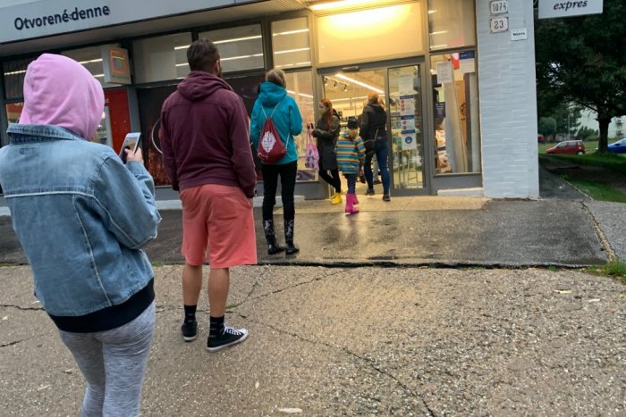Ilustračný obrázok k článku Chaos v tom majú aj samotní predajcovia: KTORÉ obchody v Brezne zostanú otvorené?
