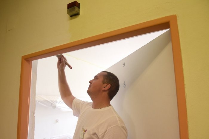 Ilustračný obrázok k článku Premaľovávať sa NEBUDE! Trenčiansky kraj nový COVID automat nezarmútil