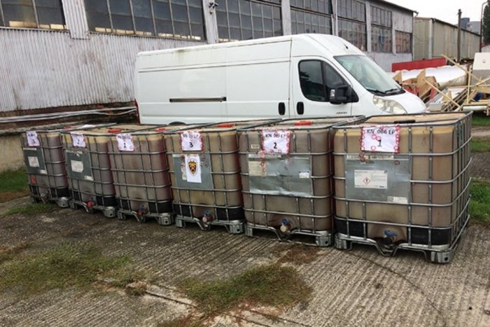 Ilustračný obrázok k článku Ďalší zásah nitrianskych colníkov: Prekazili obchod s minerálnym olejom