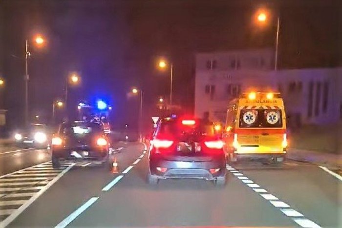 Ilustračný obrázok k článku Vodič zrazil cyklistku: Zranená žena pri starom cintoríne v Považskej Bystrici