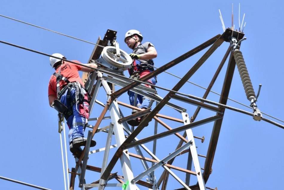 Ilustračný obrázok k článku Odstávky v Topoľčanoch na prelome mesiacov: KEDY a KDE nepôjde elektrina?