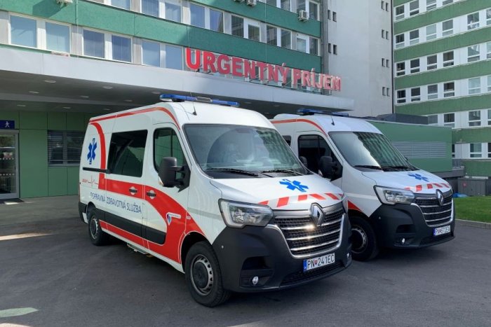 Ilustračný obrázok k článku Popradská nemocnica sa pochválila novými sanitkami: TAKTO sú vybavené proti COVID-19