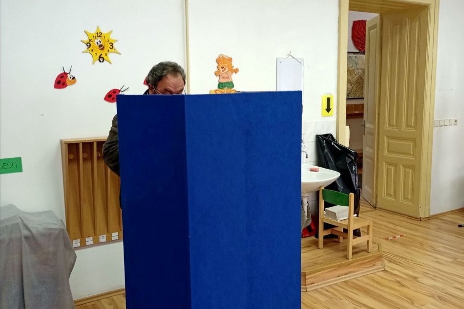 Ilustračný obrázok k článku Začali sa voľby: V 25 obciach si volia starostov a poslancov za prísnych podmienok