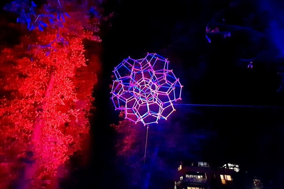 Ilustračný obrázok k článku BIELA NOC opäť rozžiari Košice: Návštevníkov prilákajú roboti v akcii aj obrovský Mesiac