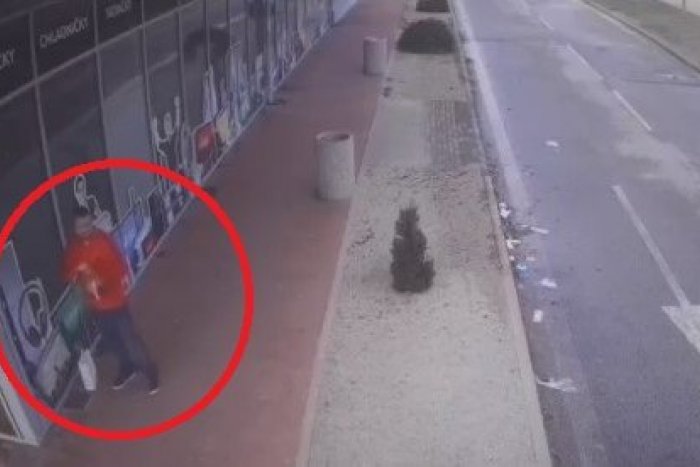 Ilustračný obrázok k článku Nitrianski policajti prosia o pomoc: Nepoznáte tohto muža?