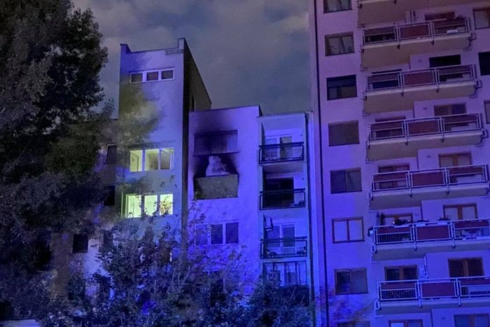 Ilustračný obrázok k článku Nočná TRAGÉDIA: Najprv výbuch v byte, potom požiar! Hasiči hlásia jednu obeť, FOTO