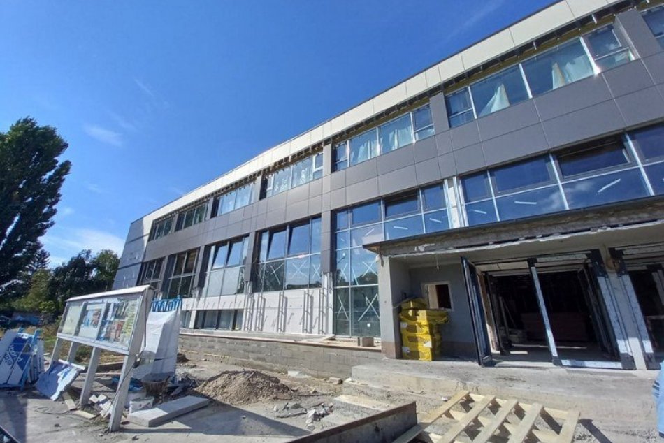 Ilustračný obrázok k článku Rekonštrukcia kultúrneho domu pokračuje: Pribudne aj rampa pre imobilných, FOTO