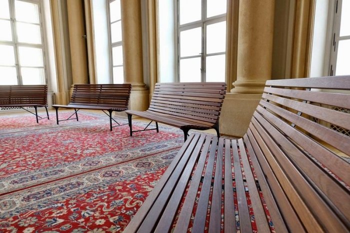 Ilustračný obrázok k článku Lavičky inšpirované Prahou: V uliciach Bratislavy ich pribudnú stovky