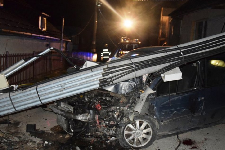 Ilustračný obrázok k článku Kuriózna nehoda na východe: Opitá posádka auta tvrdí, že nikto z nich nešoféroval