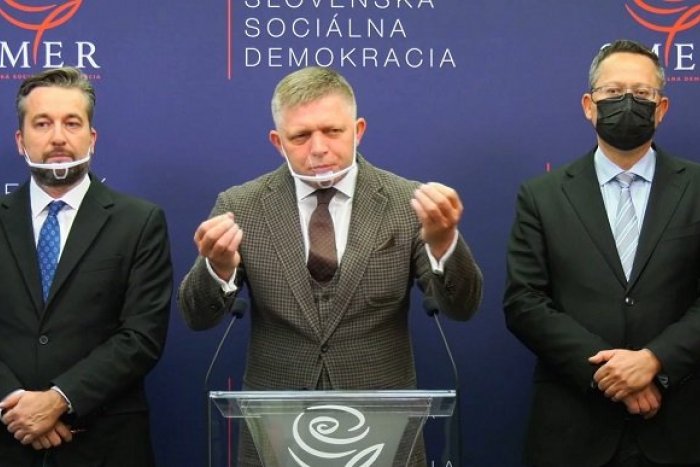 Ilustračný obrázok k článku Smer-SD chce ODVOLAŤ Sulíka: Arogantný minister bez zreničiek sa len vysmieva ľuďom!