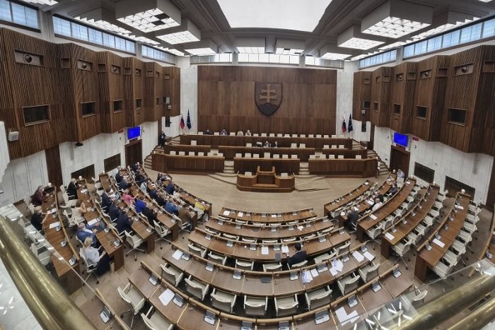 Ilustračný obrázok k článku Náhradníčka za Kotlebu zložila poslanecký sľub: Plánuje pôsobiť ako nezaradená