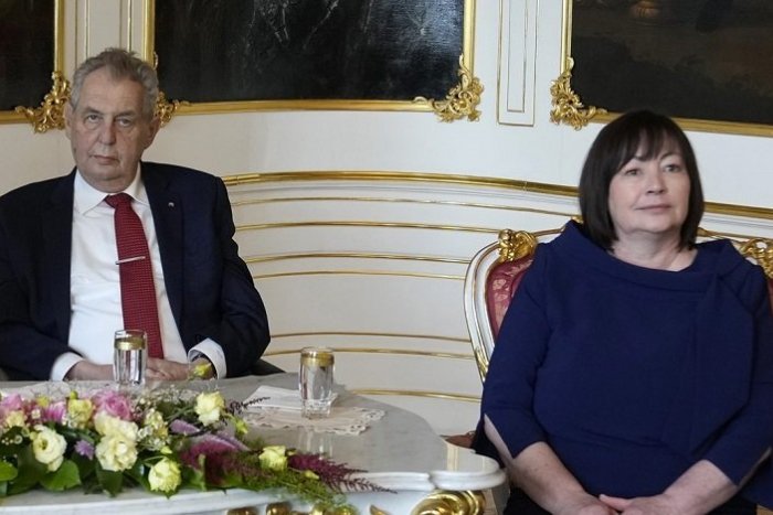 Ilustračný obrázok k článku Zeman je vraj dezorientovaný a komunikuje s ťažkosťami: Čo pred médiami povedala jeho manželka?