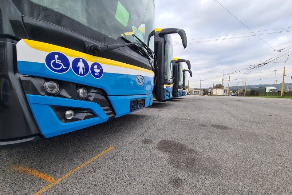 Ilustračný obrázok k článku Koniec vynechaným spojom. Na linkách MHD už premávajú všetky autobusy